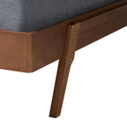 Struttura letto Sarita Mid-Century Modern in legno di frassino con finitura noce