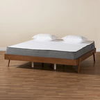 Struttura letto Sarita Mid-Century Modern in legno di frassino con finitura noce